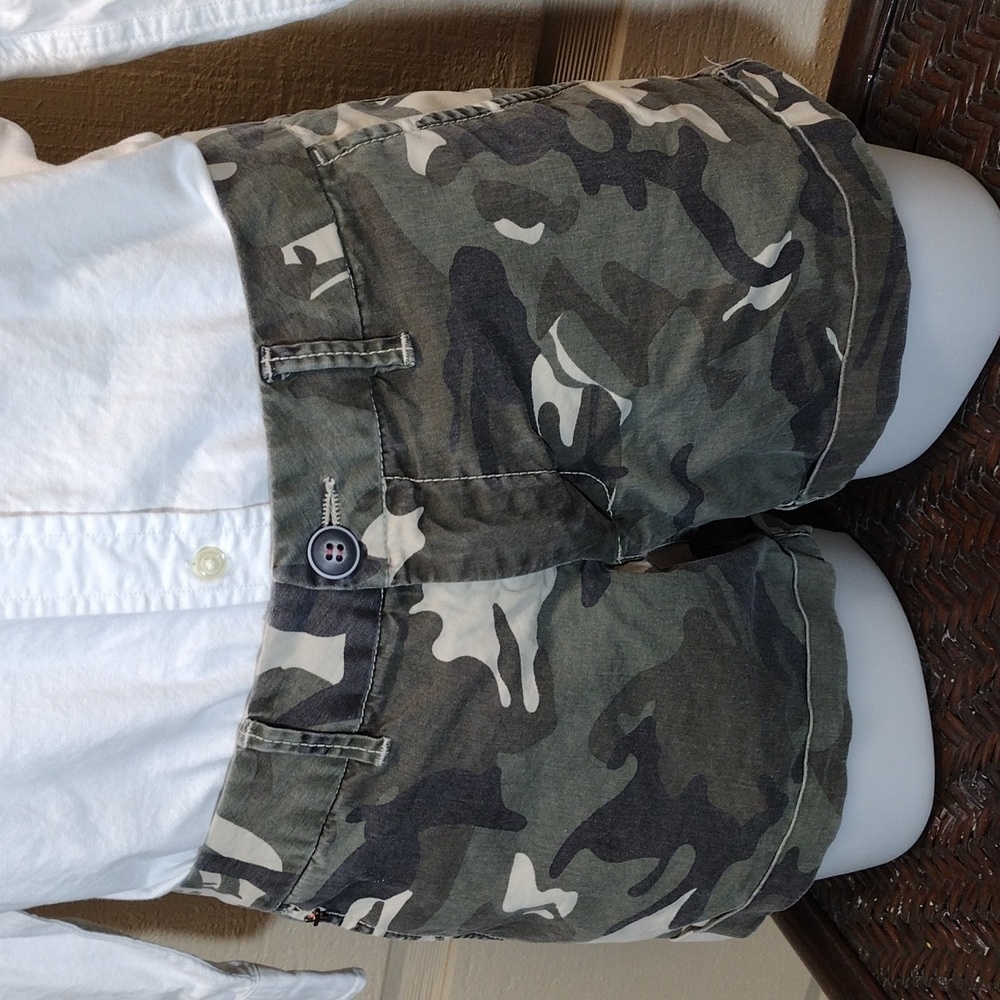 Camo shorts M